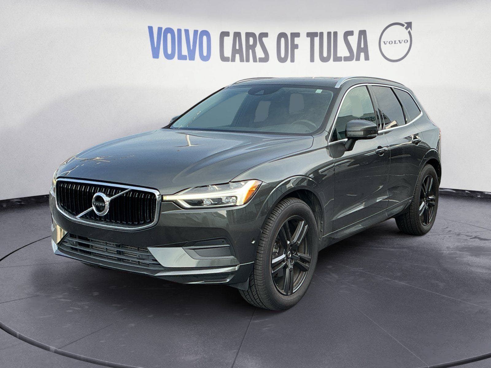 Used 2019 Volvo XC60 T5 Momentum w/ Multimedia Package