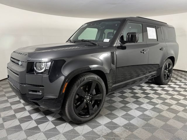 Used 2025 Land Rover Defender 130 X-Dynamic SE AWD/4WD image 2