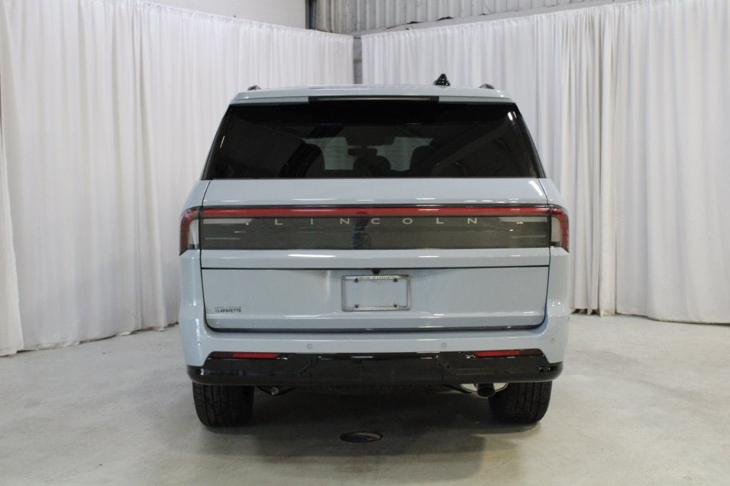 New 2027 Lincoln Navigator Reserve w/ Jet Appearance Package AWD/4WD image 23