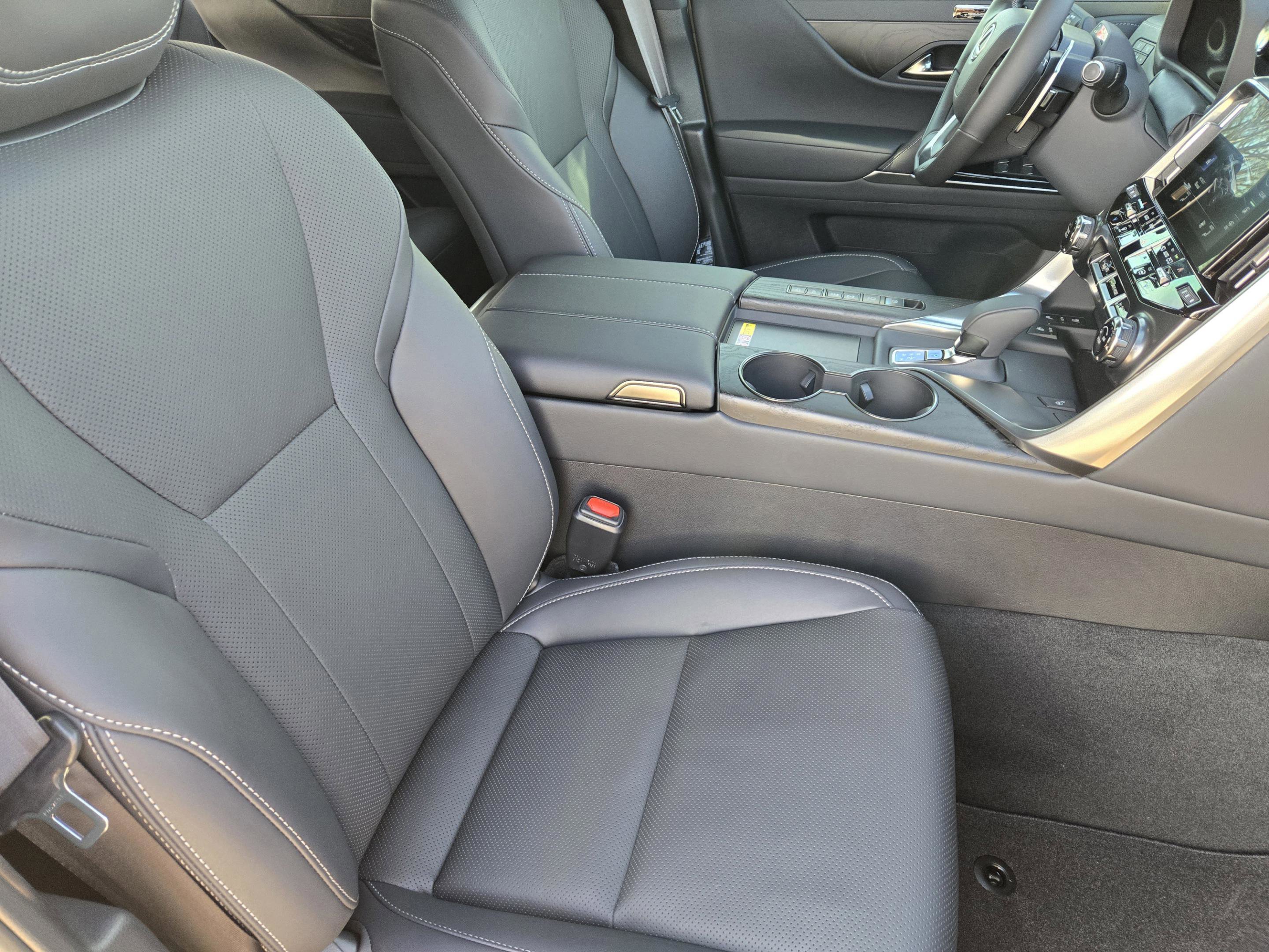 New 2026 Lexus LX 700h Luxury image 9