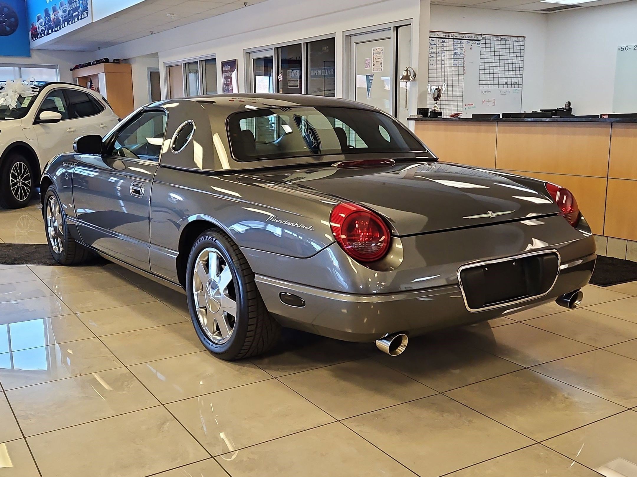 Used 2003 Ford Thunderbird image 8