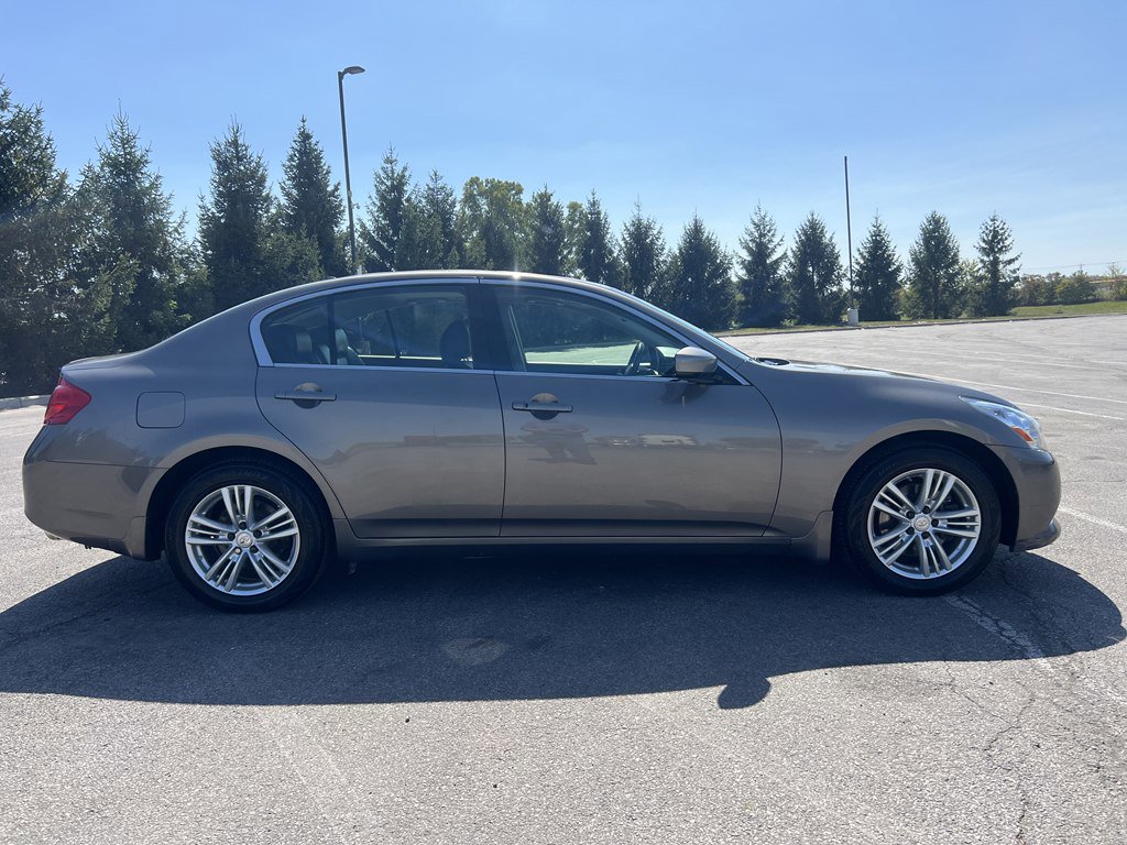 Used 2013 INFINITI G37 x w/ Premium Pkg image 6