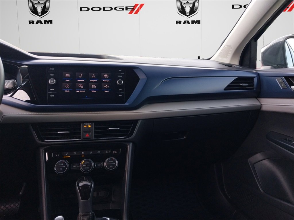 Used 2024 Volkswagen Taos SE w/ Black Wheel Package image 10