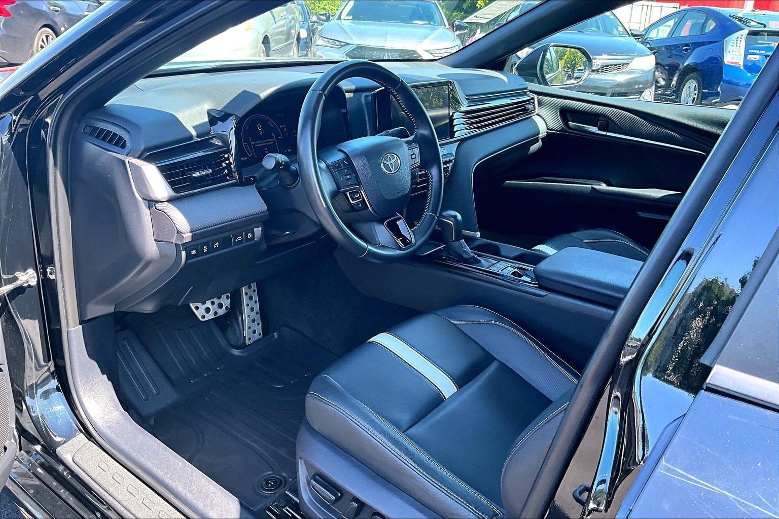 Used 2025 Toyota Camry SE FWD image 13