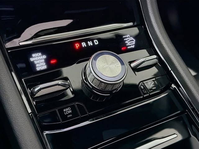 Used 2023 Jeep Grand Cherokee Overland w/ Advanced Protech Group III image 19