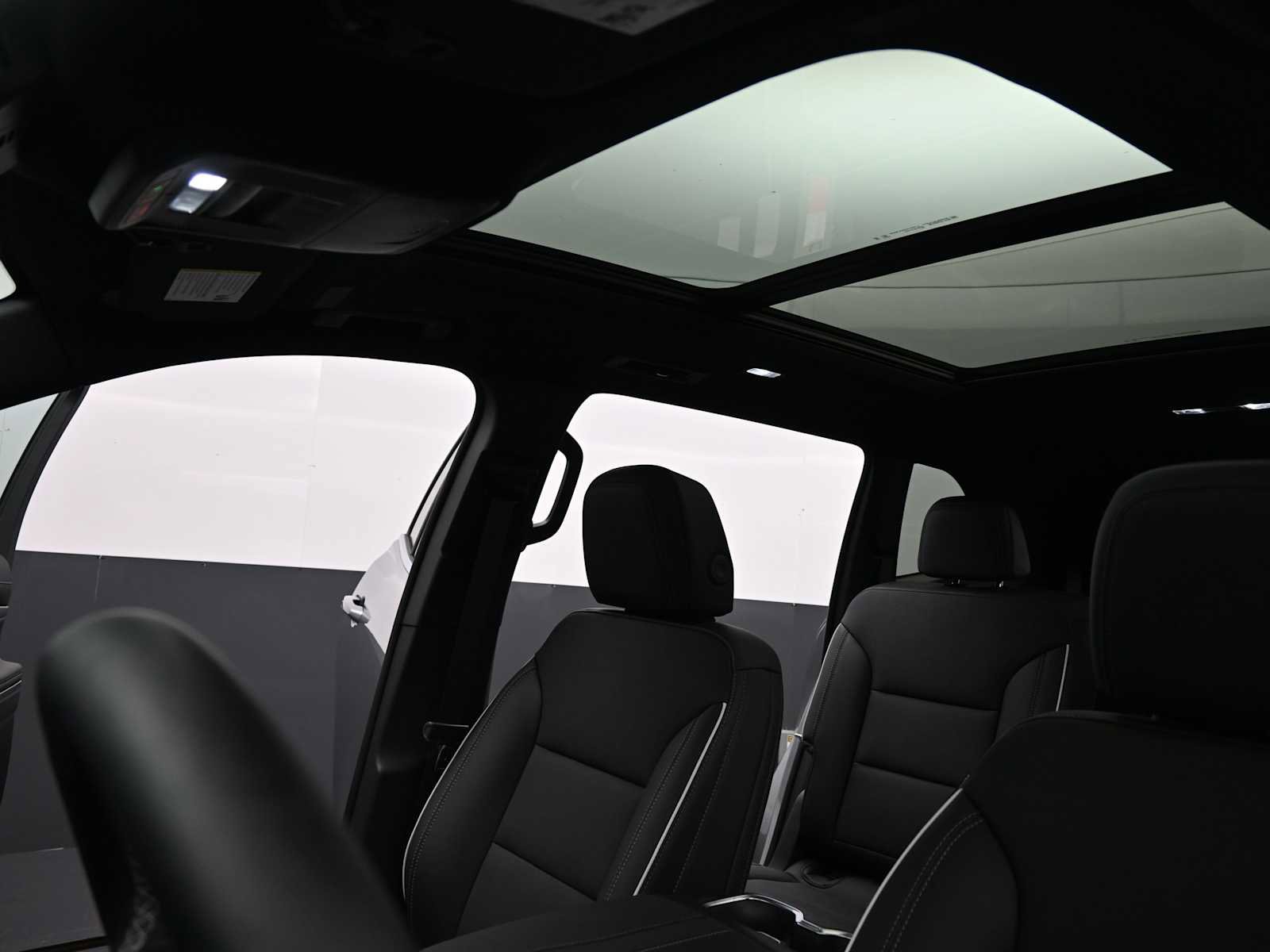 Used 2025 Buick Enclave Preferred w/ Power Package image 11