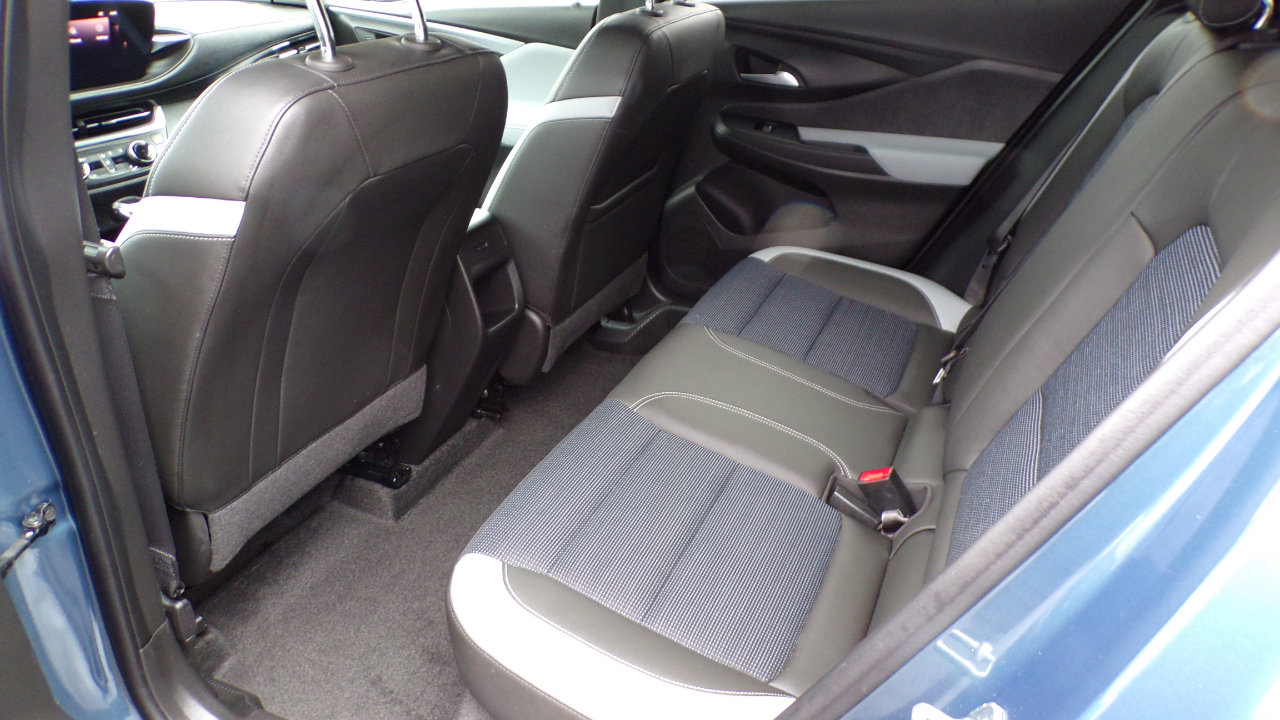 Used 2024 Buick Envista Preferred w/ Convenience I Package image 6