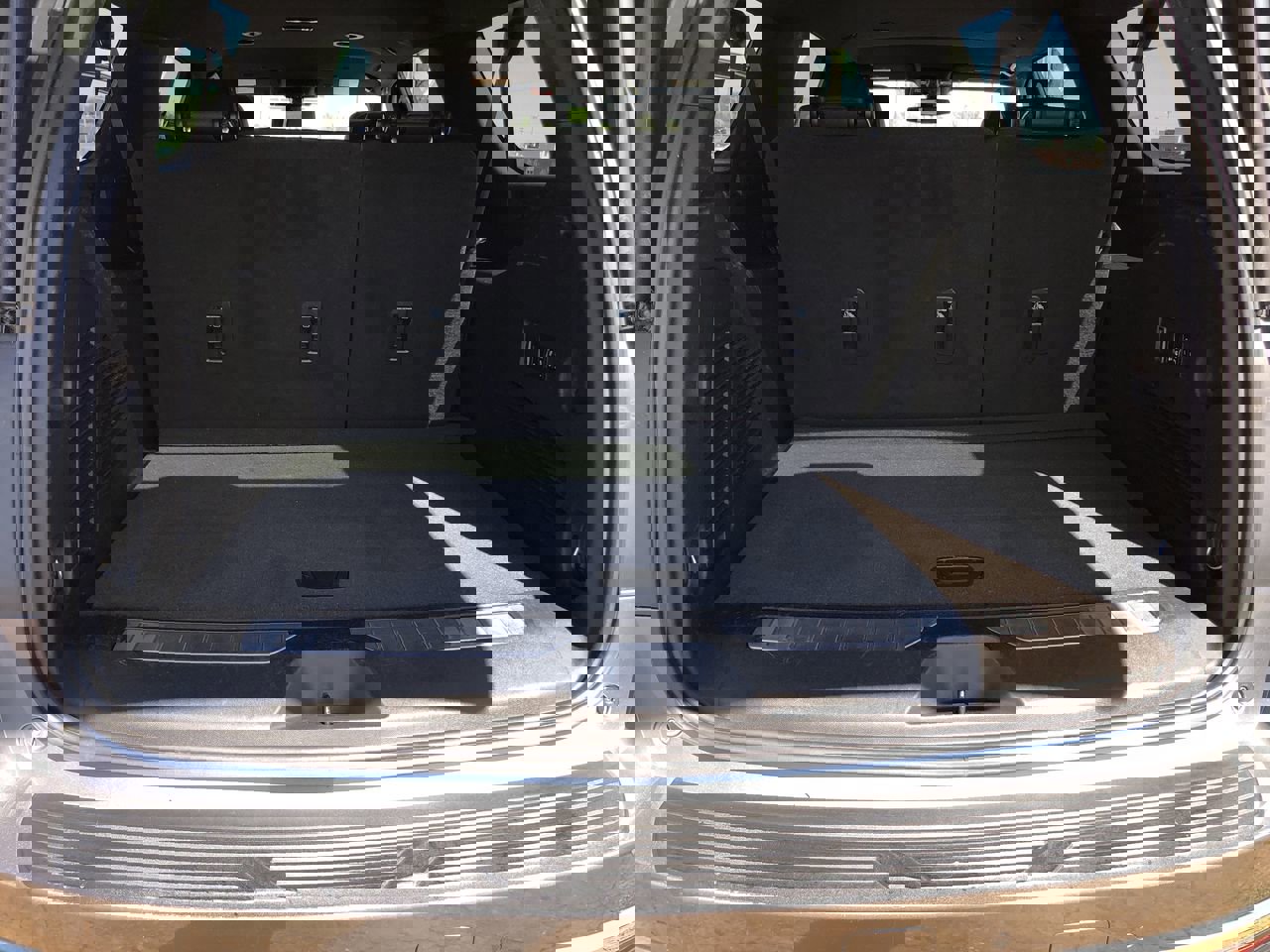 Used 2022 Chevrolet Suburban Premier image 9