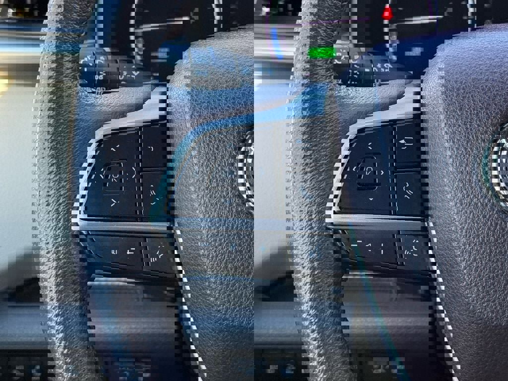 Used 2023 Toyota Sienna Platinum image 22