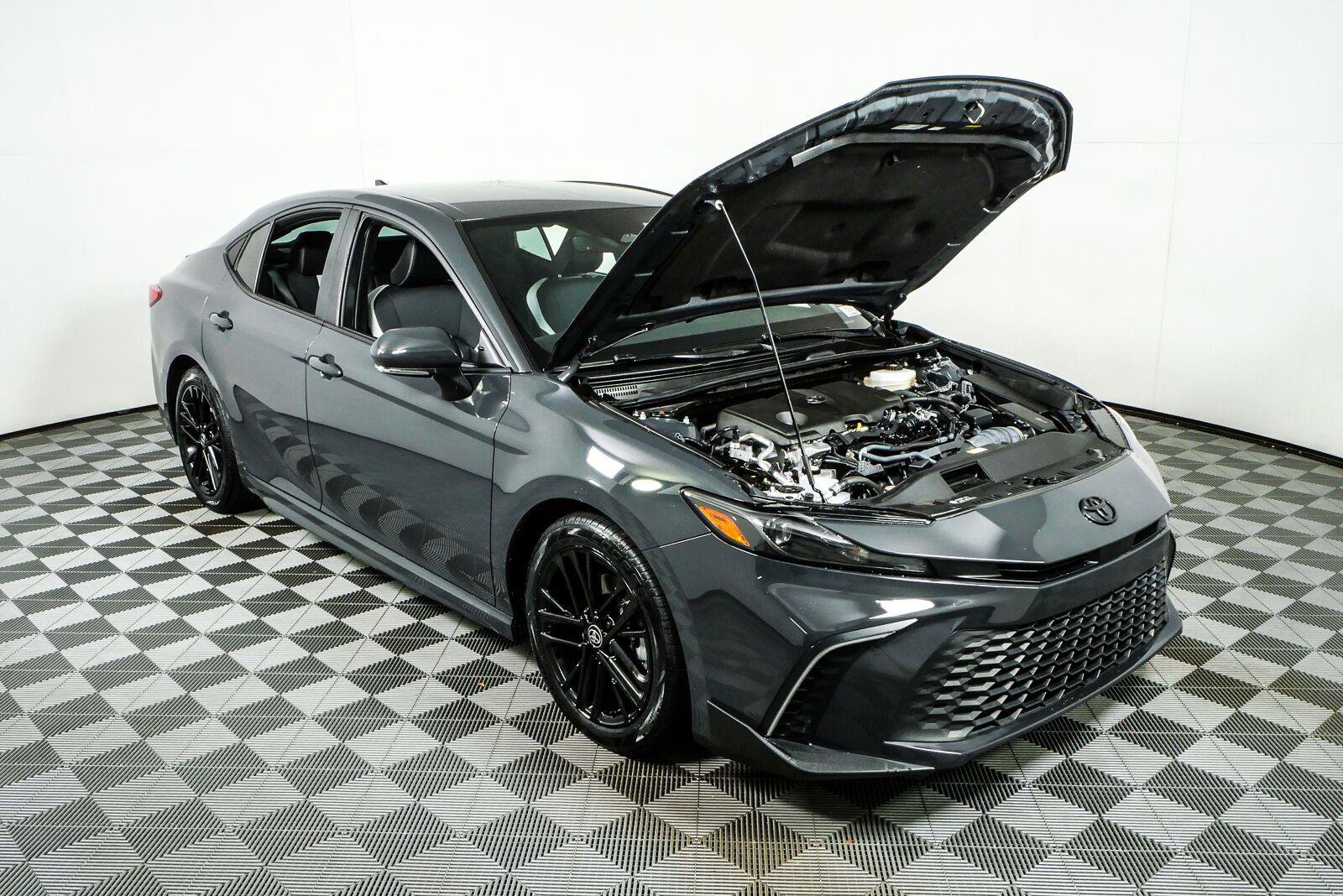 Used 2025 Toyota Camry SE w/ Convenience Package FWD image 31