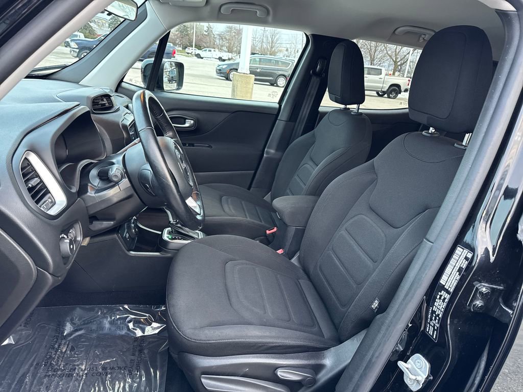 Certified 2019 Jeep Renegade Latitude w/ Cold Weather Group image 11
