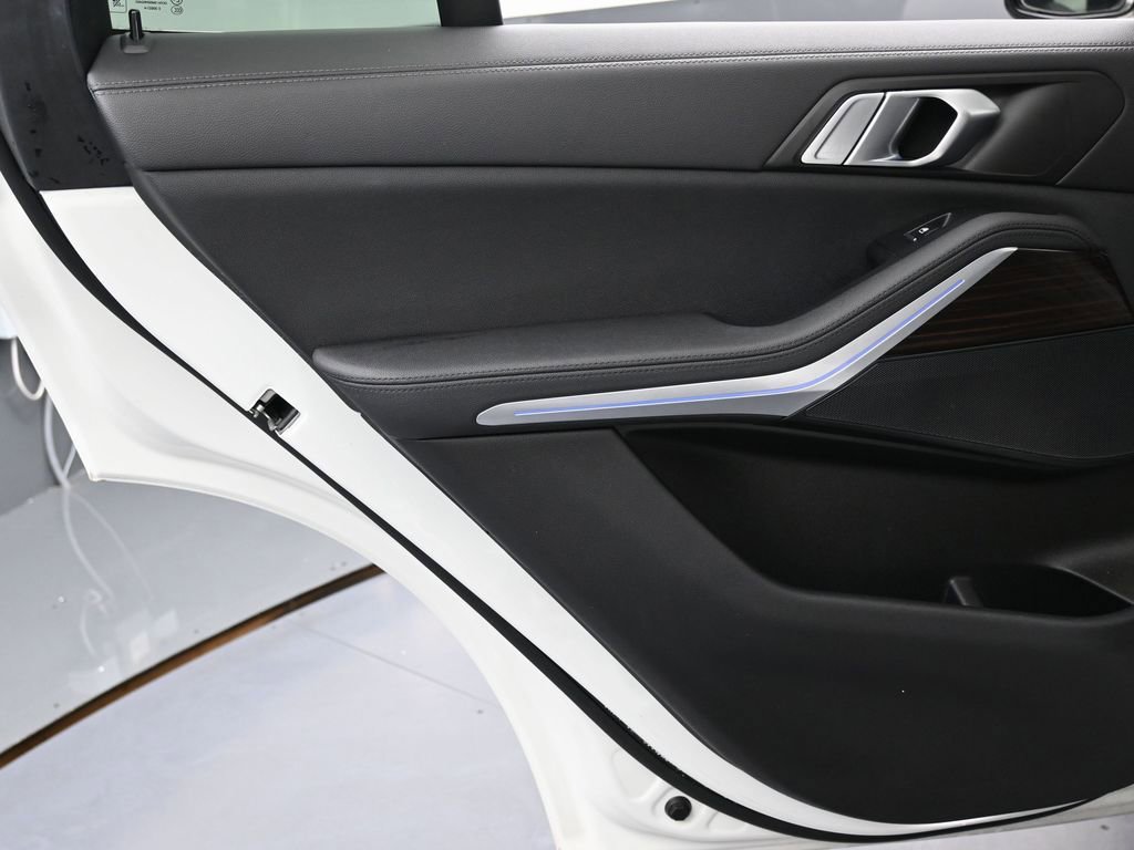 Used 2021 BMW X5 xDrive40i w/ Convenience Package image 39