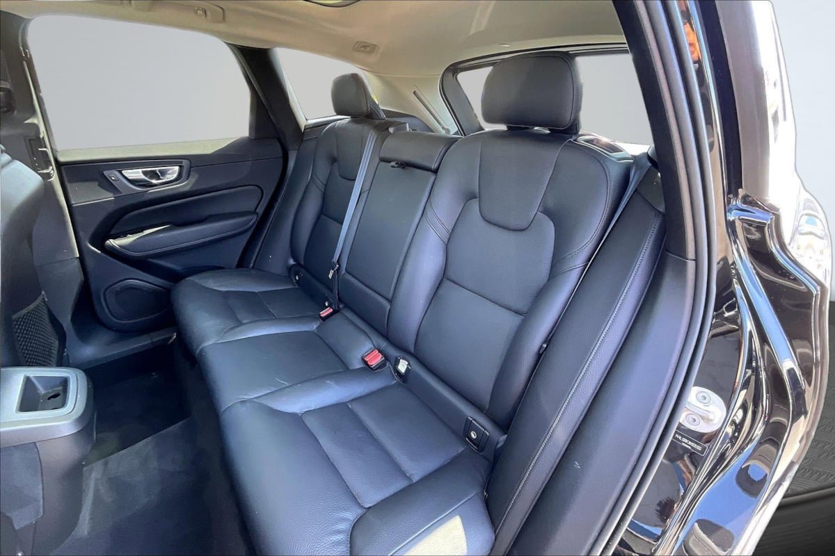 Used 2022 Volvo XC60 B5 Momentum AWD/4WD image 26