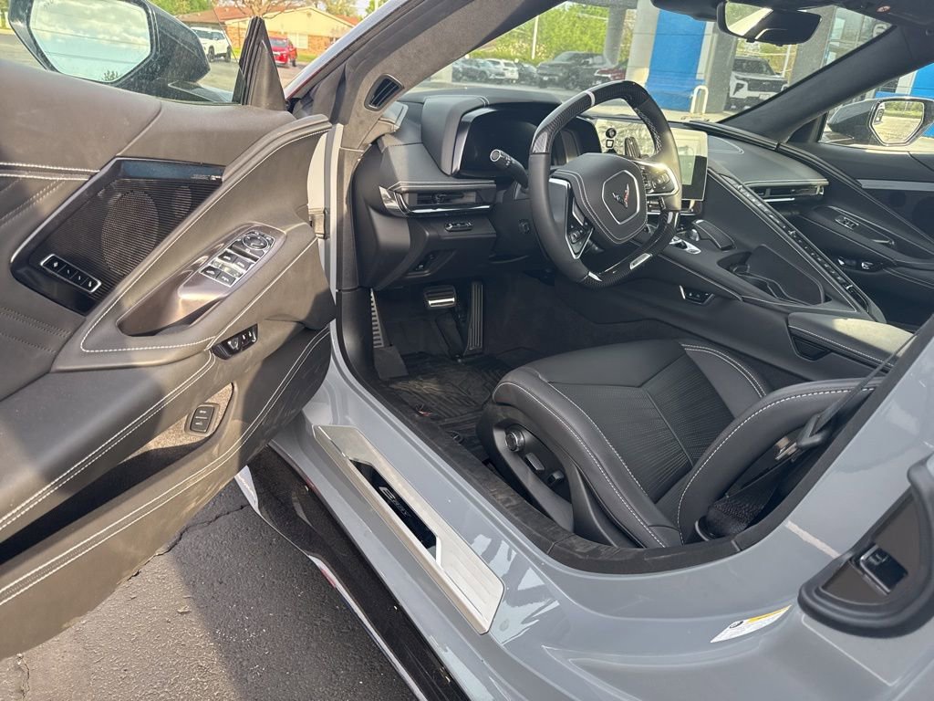 Used 2025 Chevrolet Corvette E-Ray w/ Stealth Interior Trim Package AWD/4WD image 9