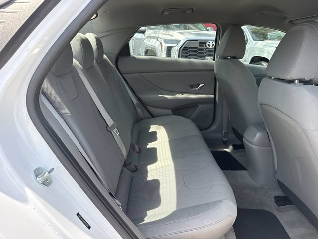 Used 2021 Hyundai Elantra SE FWD image 27