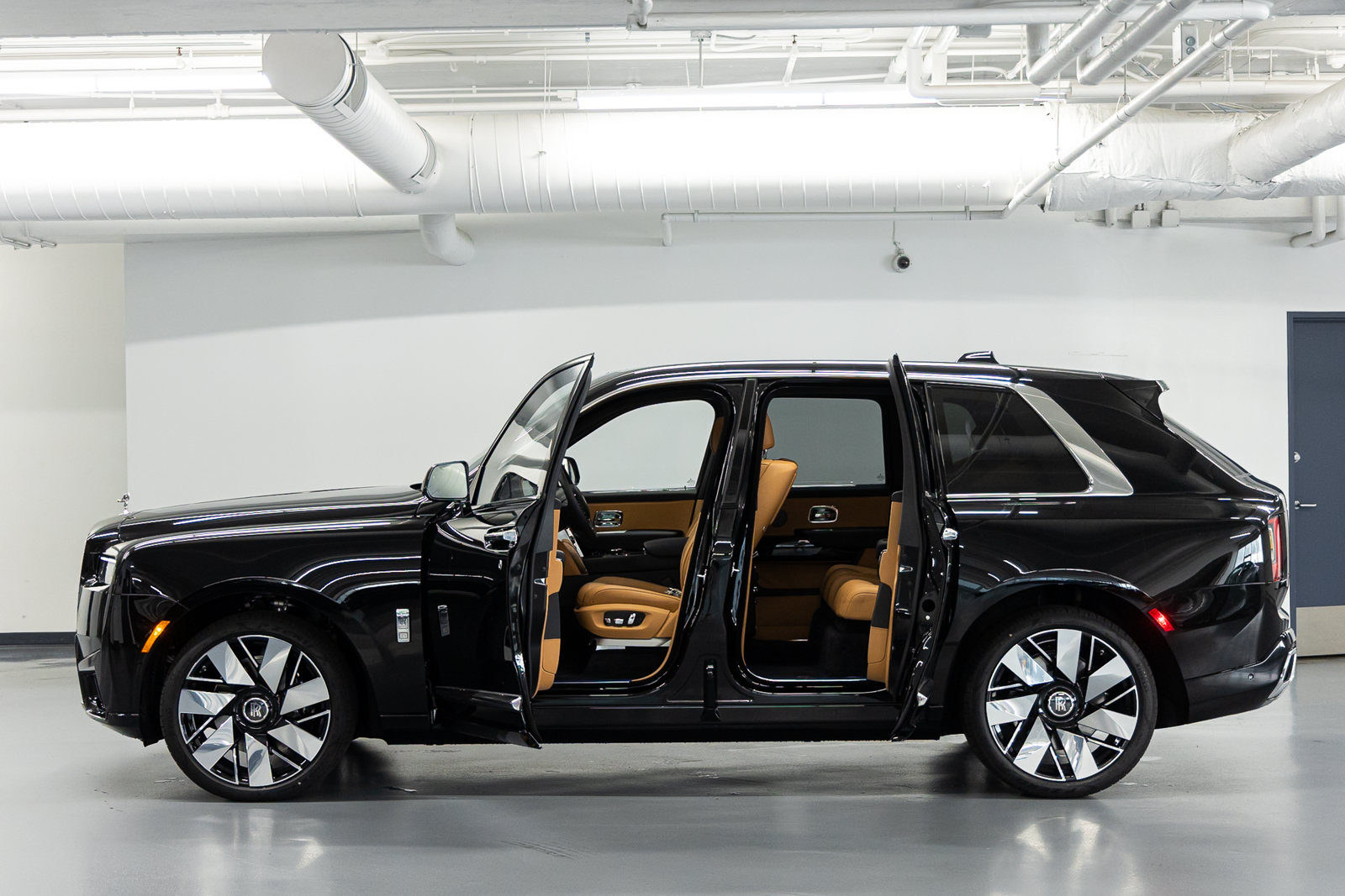 New 2027 Rolls-Royce Cullinan AWD/4WD image 27