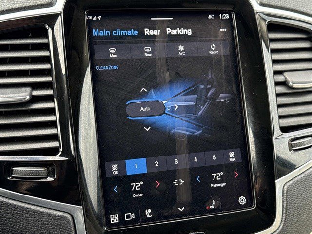 Used 2023 Volvo XC90 B6 Plus image 22