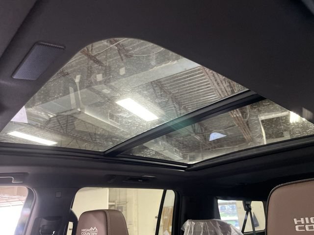 New 2026 Chevrolet Suburban High Country w/ Sun And Tow Package AWD/4WD image 22