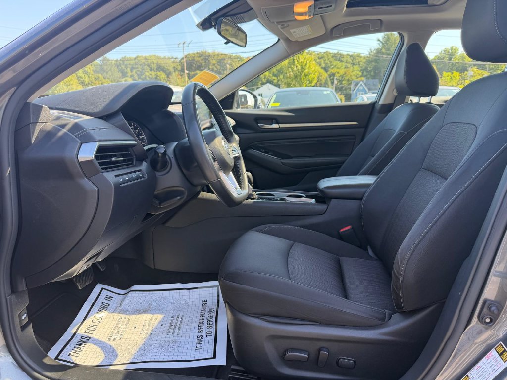 Used 2022 Nissan Altima 2.5 SV w/ SV Premium Package FWD image 9