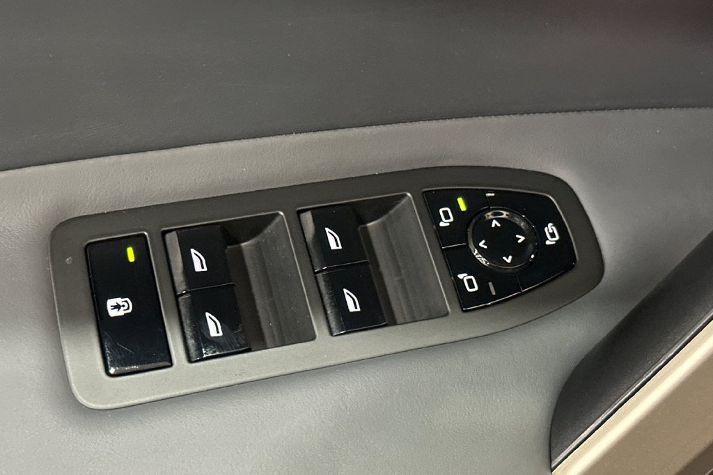 Certified 2023 BMW iX M60 AWD/4WD image 12