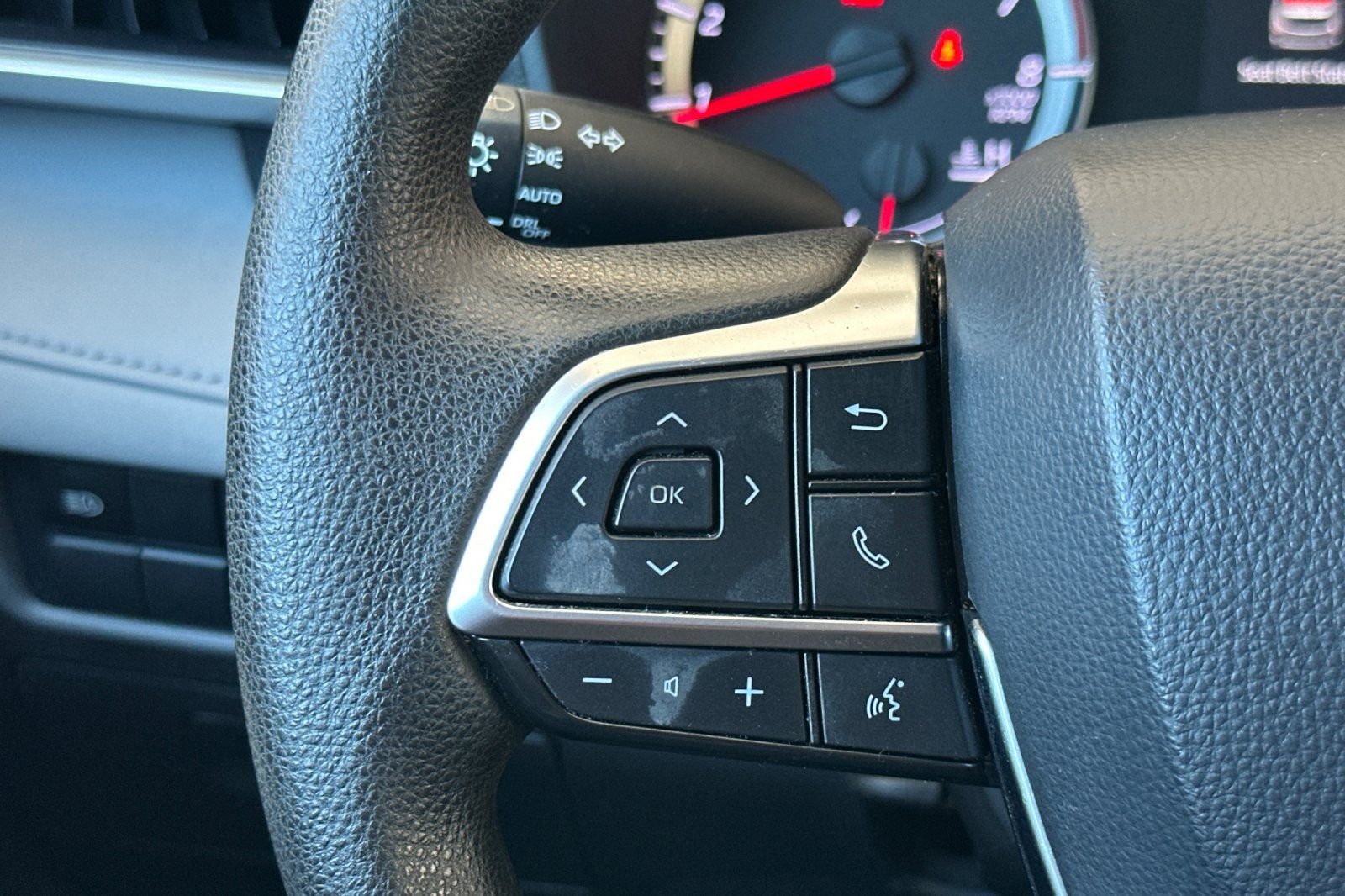 Used 2021 Toyota Highlander L AWD/4WD image 28
