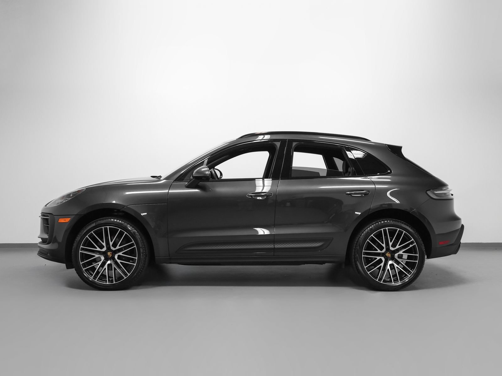 Certified 2026 Porsche Macan AWD/4WD image 2