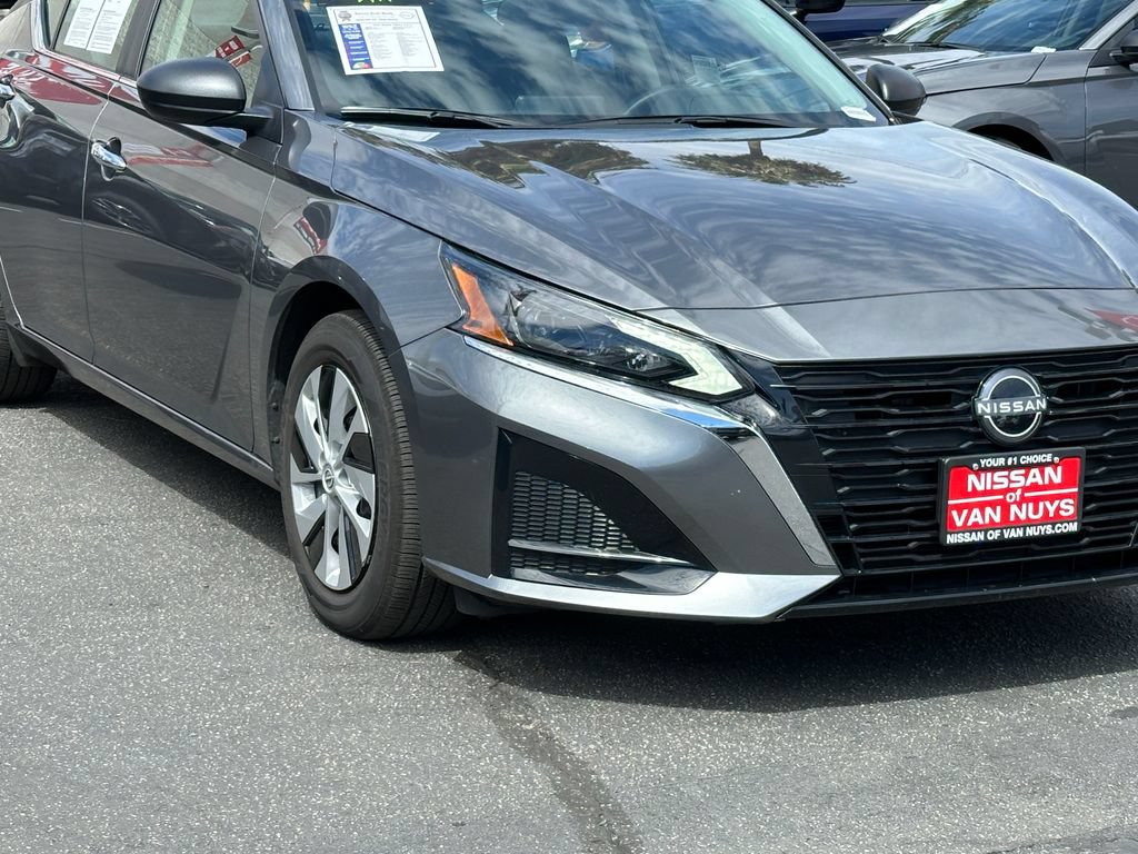 Used 2025 Nissan Altima 2.5 S FWD image 9