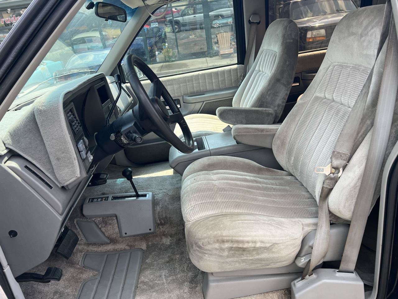 Used 1993 GMC Suburban 2500 AWD/4WD image 6