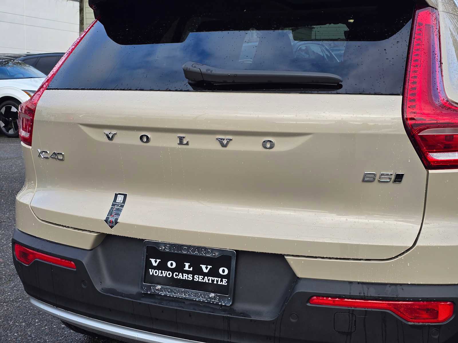 Certified 2025 Volvo XC40 B5 Plus w/ Climate Package image 15