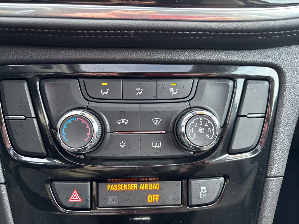 Used 2020 Buick Encore Sport Touring image 31