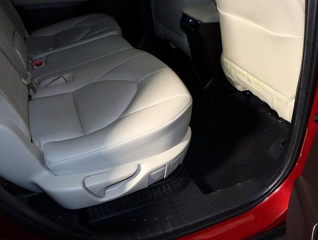 Used 2020 Toyota Highlander XLE image 33