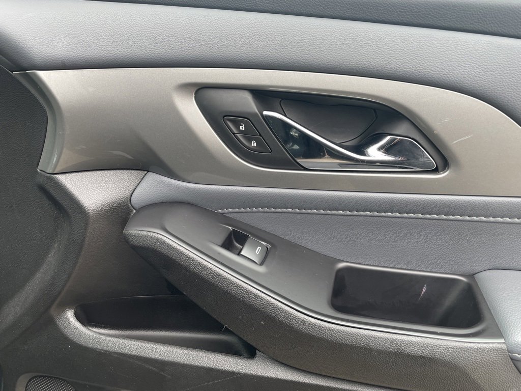 Used 2020 Chevrolet Traverse LT image 11