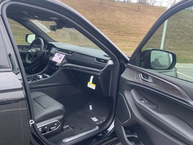 New 2025 Jeep Grand Cherokee L Overland w/ Advanced Protech Group III image 29