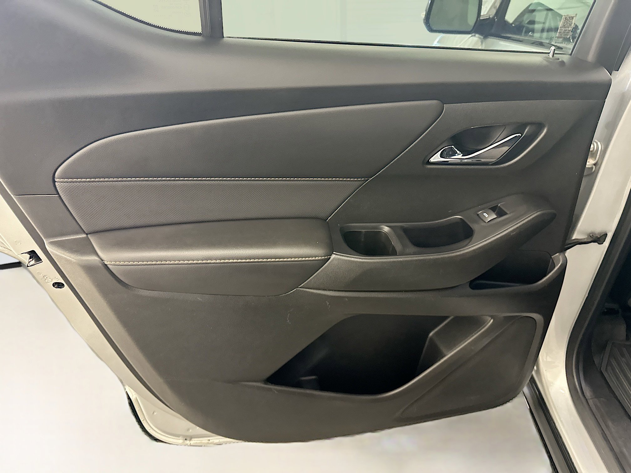 Used 2020 Chevrolet Traverse Premier w/ Redline Edition image 28