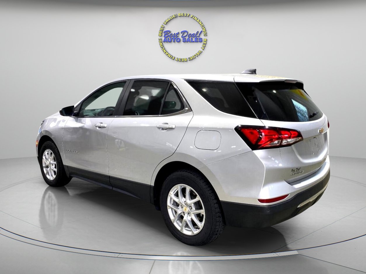 Used 2022 Chevrolet Equinox LT w/ Driver Convenience Package image 3