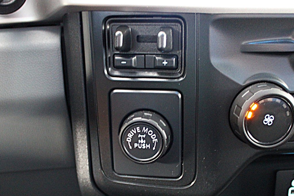 Used 2024 Ford F350 XL w/ 360-Degree Camera Package RWD image 23