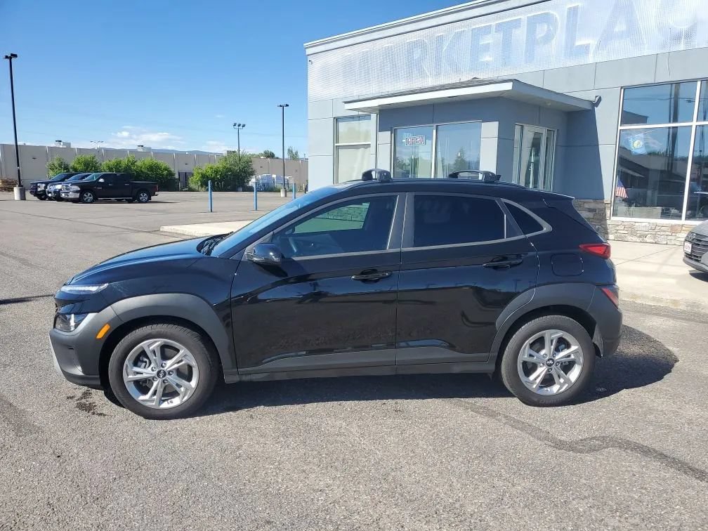Used 2023 Hyundai Kona SEL AWD/4WD image 2
