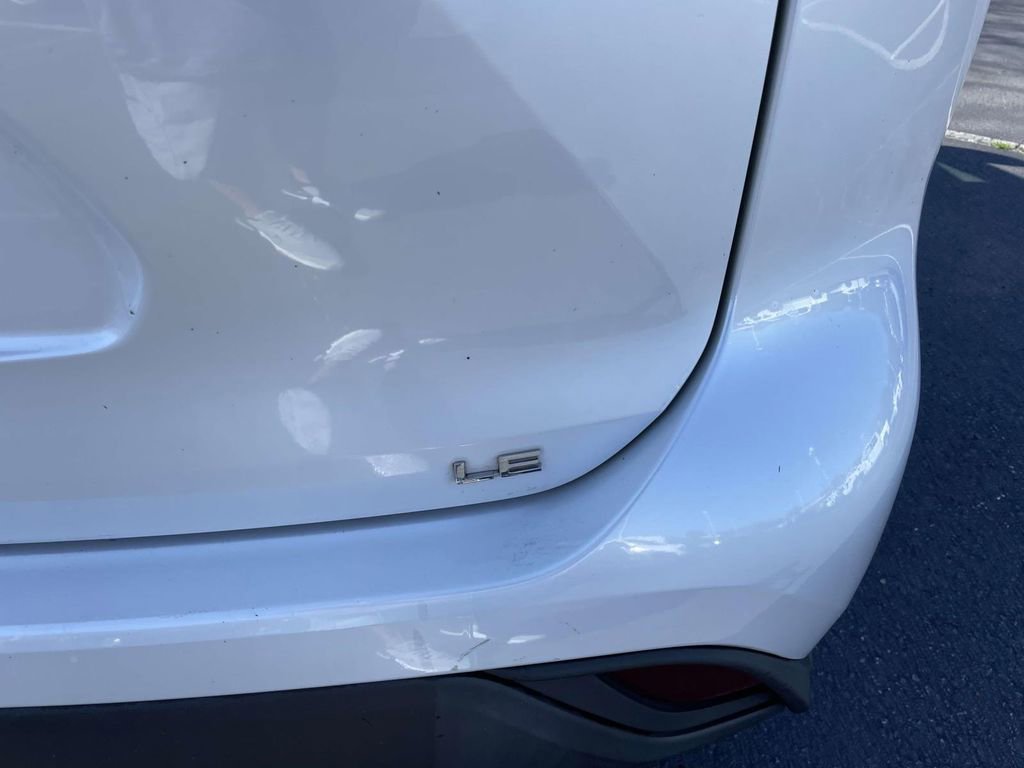 Used 2022 Toyota Highlander LE image 28