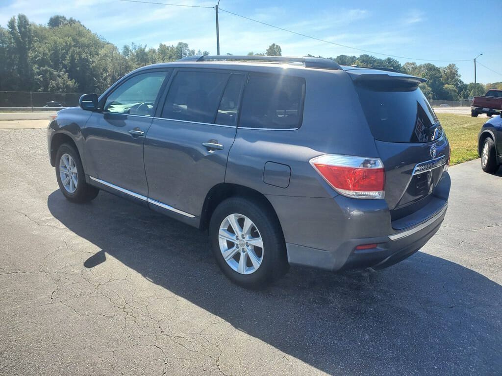 Used 2011 Toyota Highlander SE w/ Tow Pkg AWD/4WD image 7