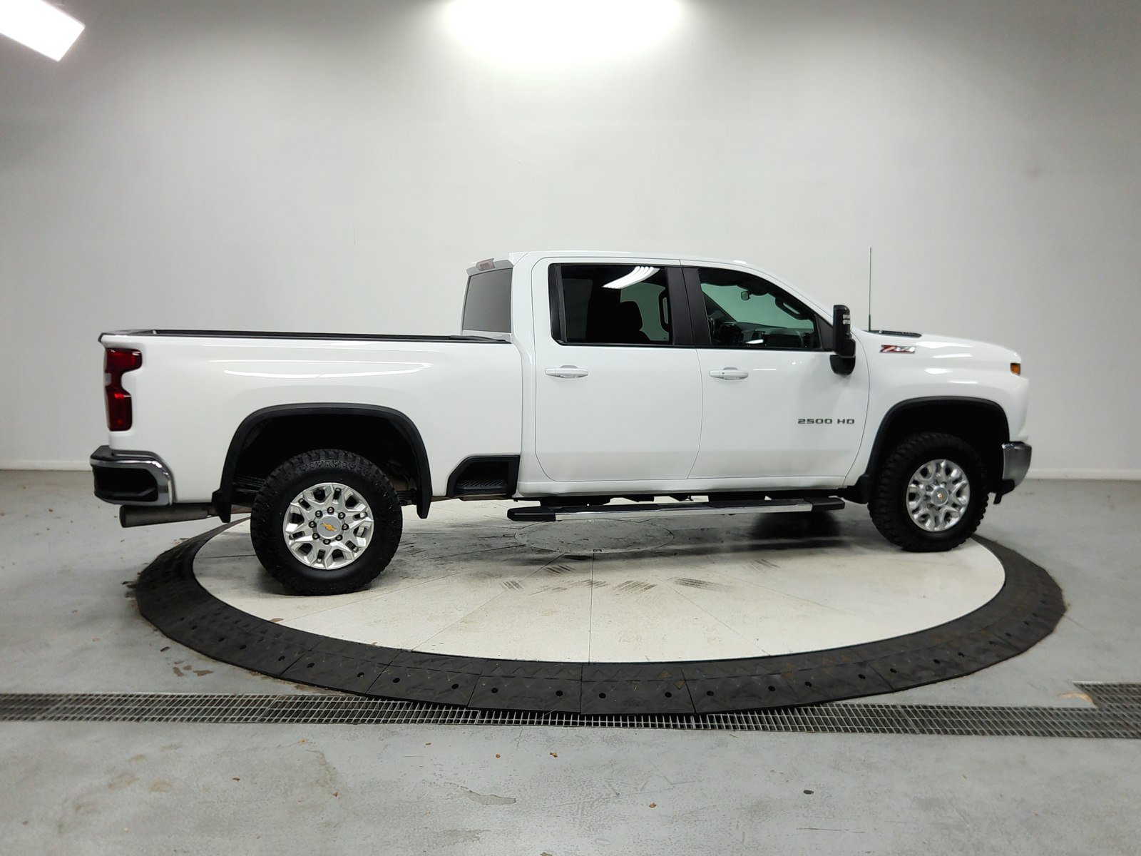 Used 2025 Chevrolet Silverado 2500 LT AWD/4WD image 9