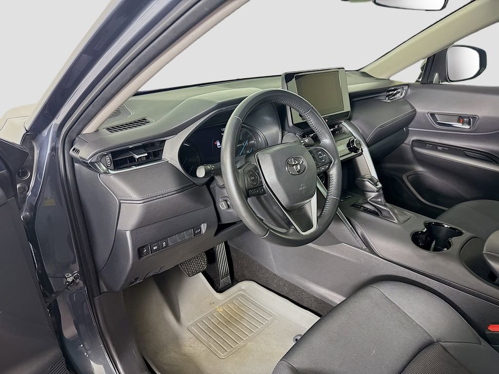Used 2023 Toyota Venza LE AWD/4WD image 9