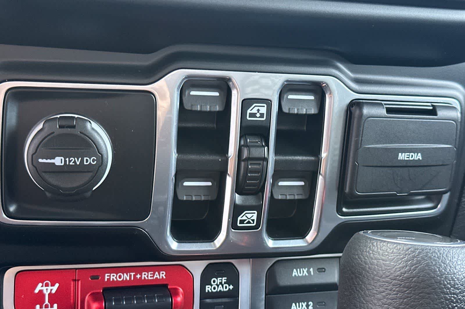 Used 2021 Jeep Gladiator Rubicon AWD/4WD image 13