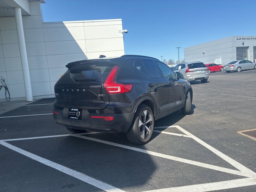 Used 2024 Volvo XC40 B5 Core image 3