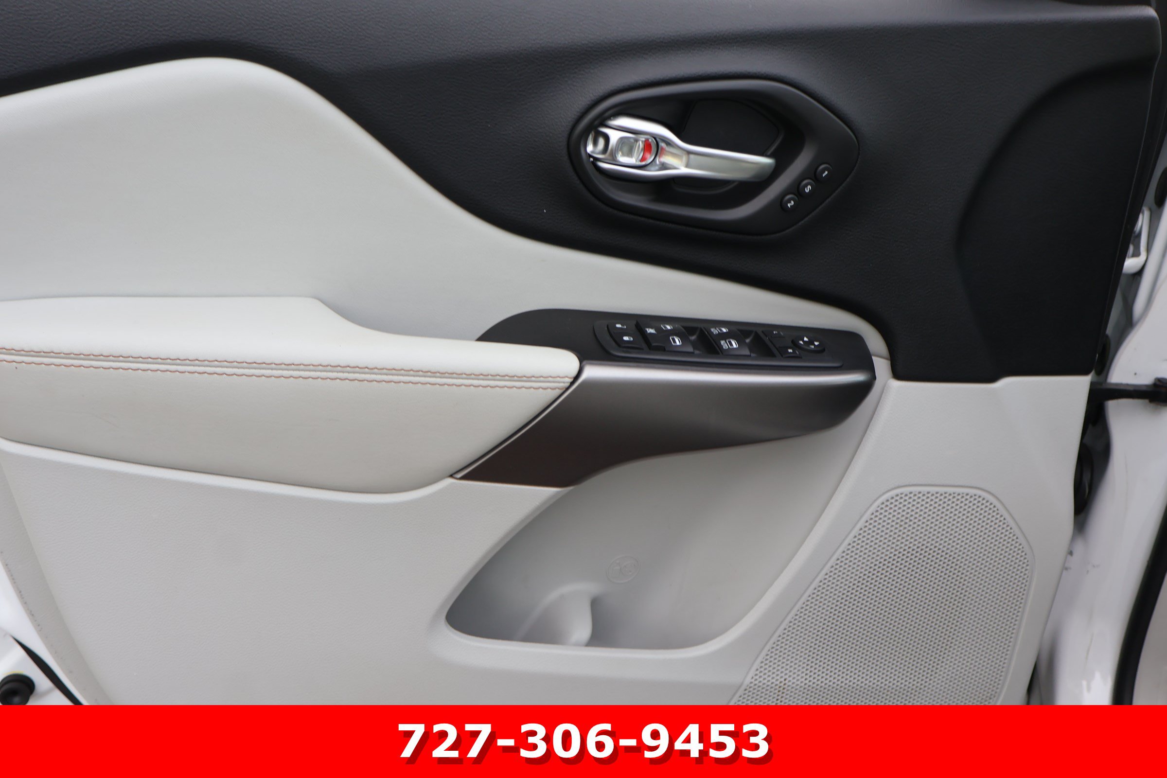 Used 2020 Jeep Cherokee Limited AWD/4WD image 15