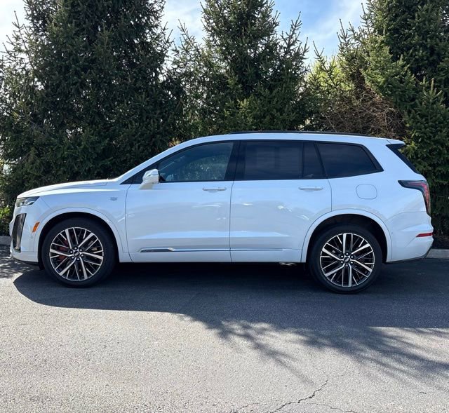 Used 2023 Cadillac XT6 Sport w/ Technology Package image 2