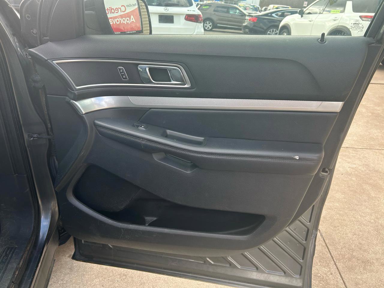 Used 2017 Ford Explorer XLT w/ Equipment Group 202A image 17