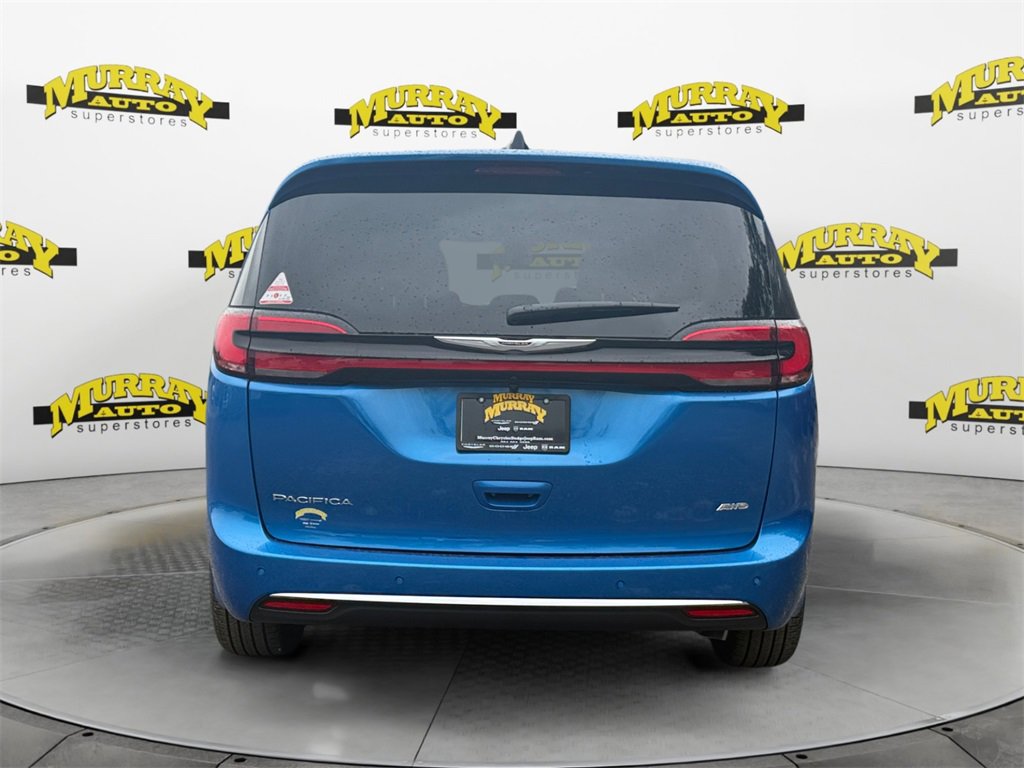 New 2026 Chrysler Pacifica Select image 4