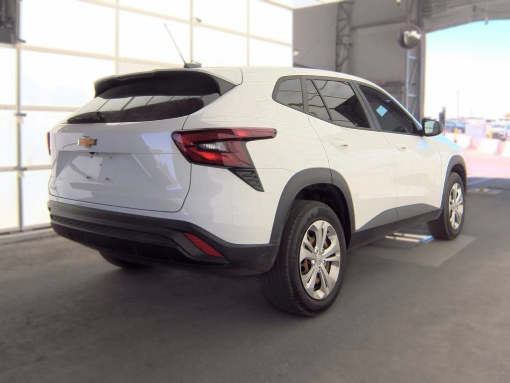 Used 2024 Chevrolet Trax LS FWD image 3