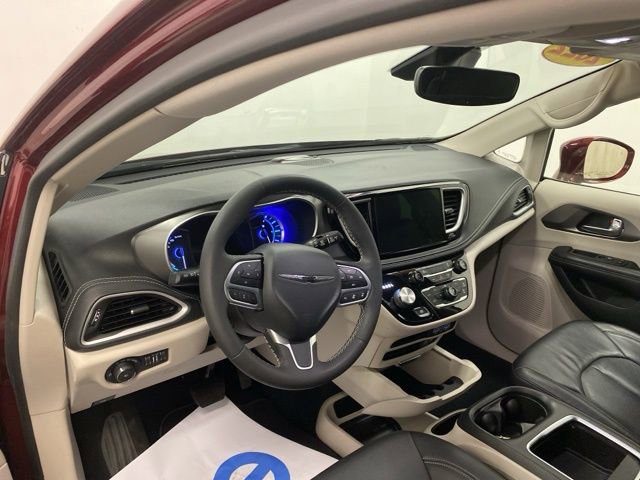 Used 2022 Chrysler Pacifica Touring-L image 8