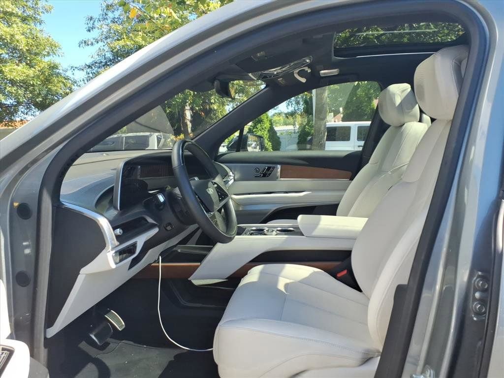 Used 2026 Cadillac Vistiq Luxury AWD/4WD image 9